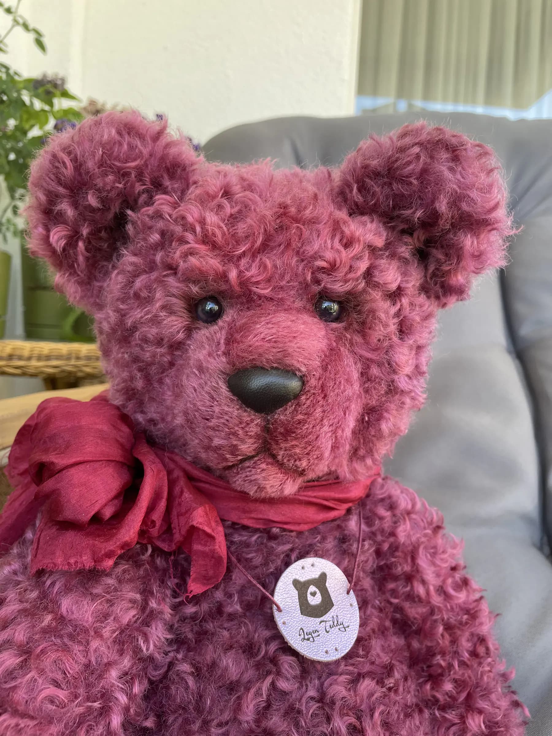Close portrait of Uwe with a berry velvet bow