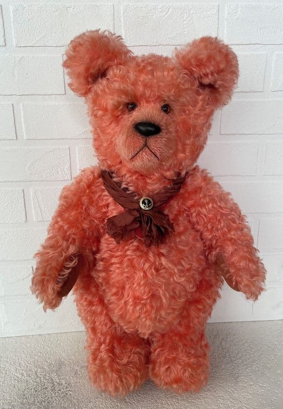 Full-body view of Richard, view 3