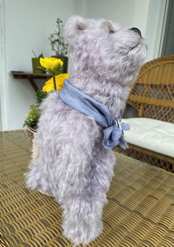 Full-body view of Lilac Dreamer, view 2