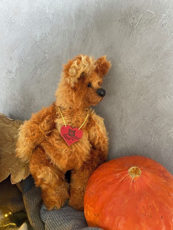 Full-body view of Ambear, view 3